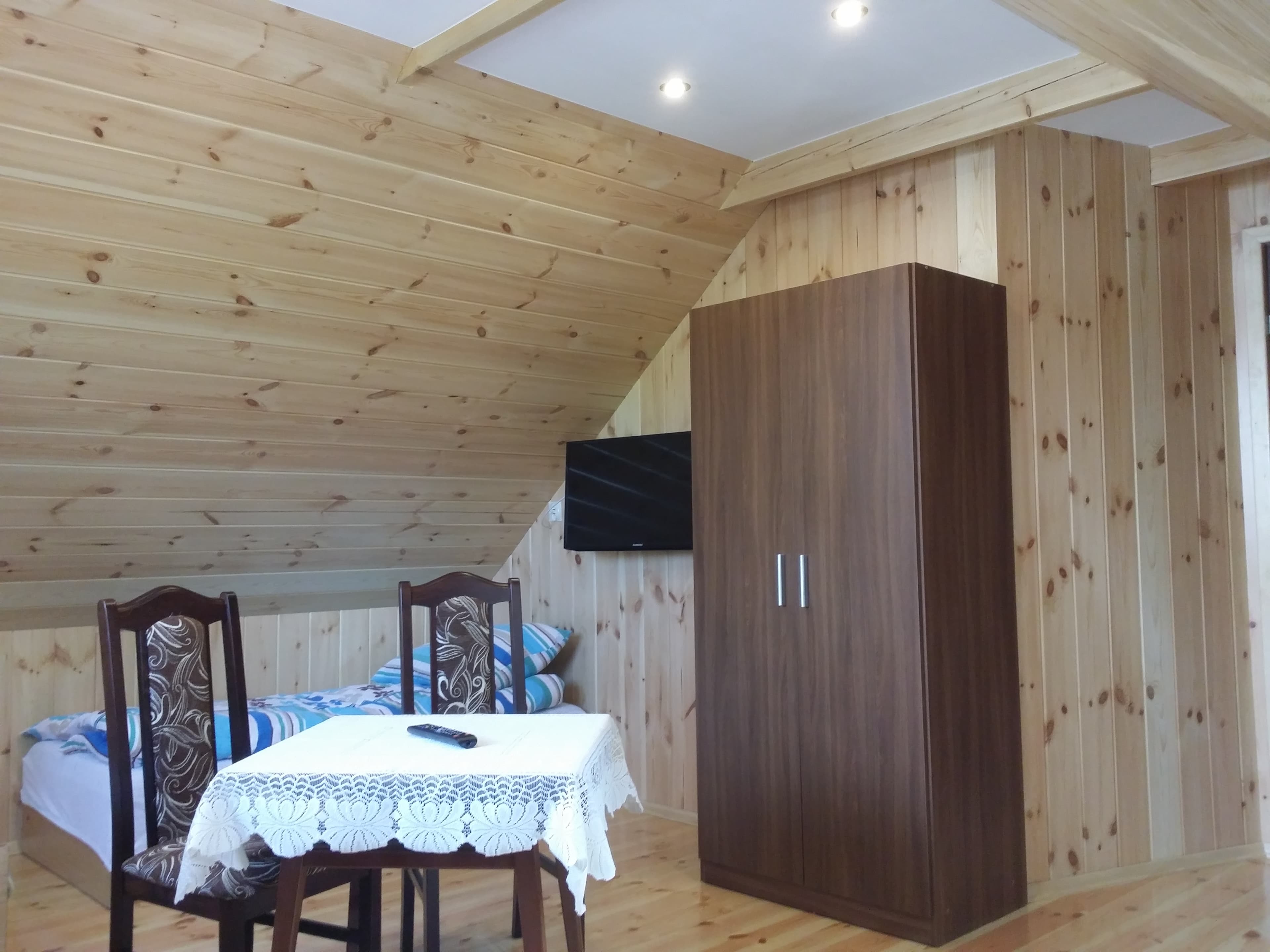 Widok na drugą część pokoju dwuosobowego